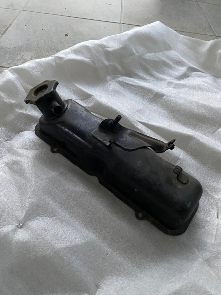 Cache culbuteur FIAT 850 Spider LesAnciennes.com