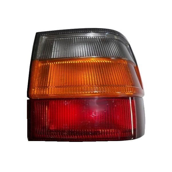 Feu arrière droit fumé RENAULT R11 (R11) LesAnciennes.com