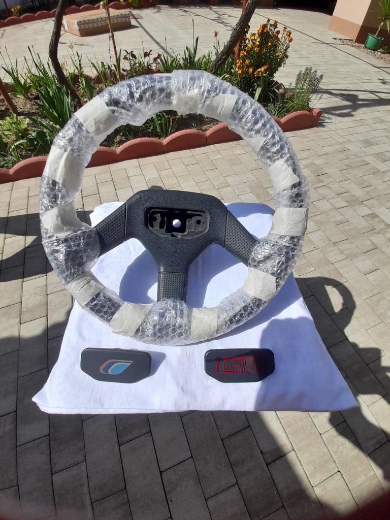 Volant PEUGEOT 205 GTI/Rallye 1.9 LesAnciennes.com