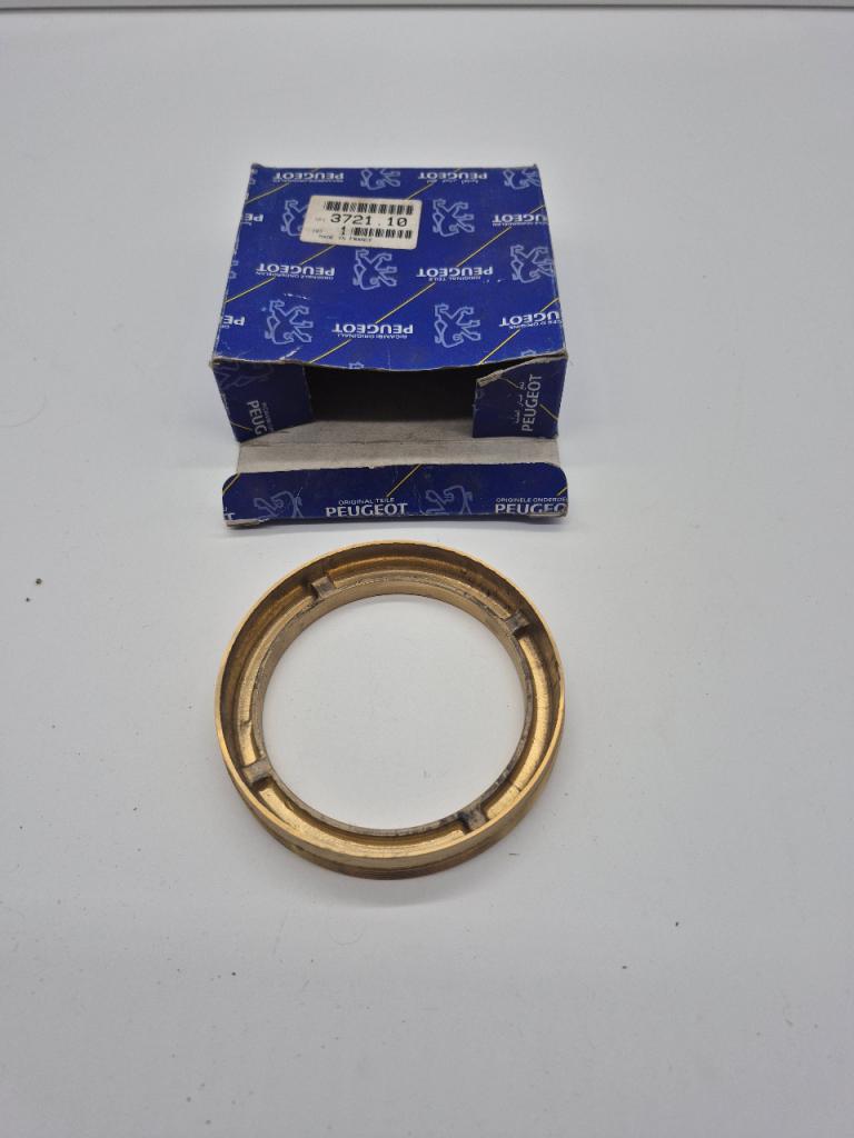 Ecrou de Moyeu AV / AR PEUGEOT J7 J9 LesAnciennes.com