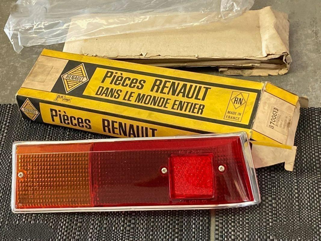 Cabochon de feu arrière ARD Renault 10 1ere Série LesAnciennes.com
