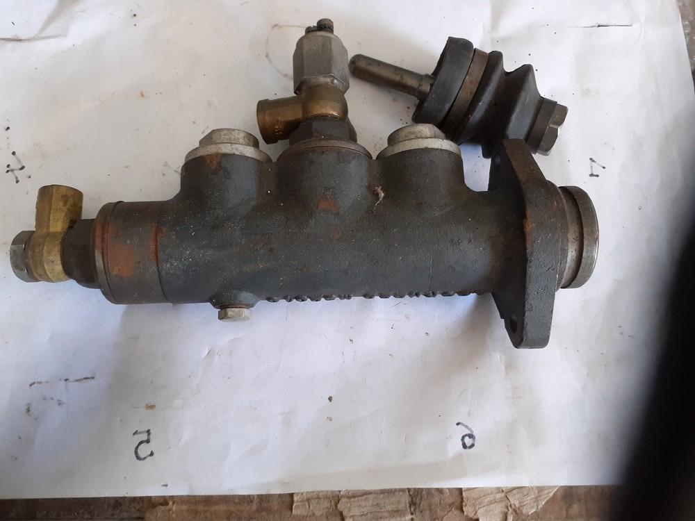 Pièces MAITRE CYLINDRE divers LesAnciennes.com