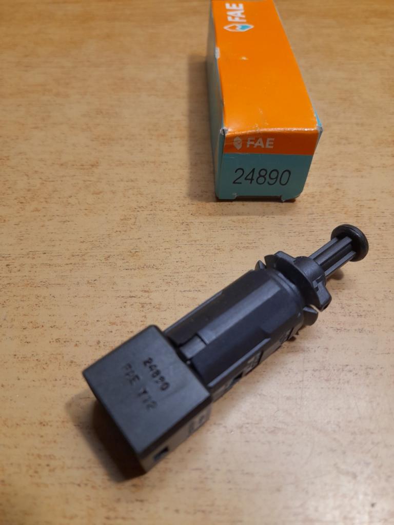 Contacteur feux stop Renault Twingo Clio II Kangoo LesAnciennes.com