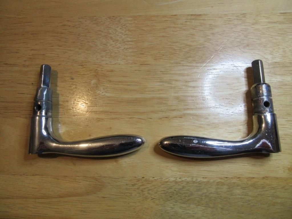 Poignées malle plate Citroën Traction LesAnciennes.com