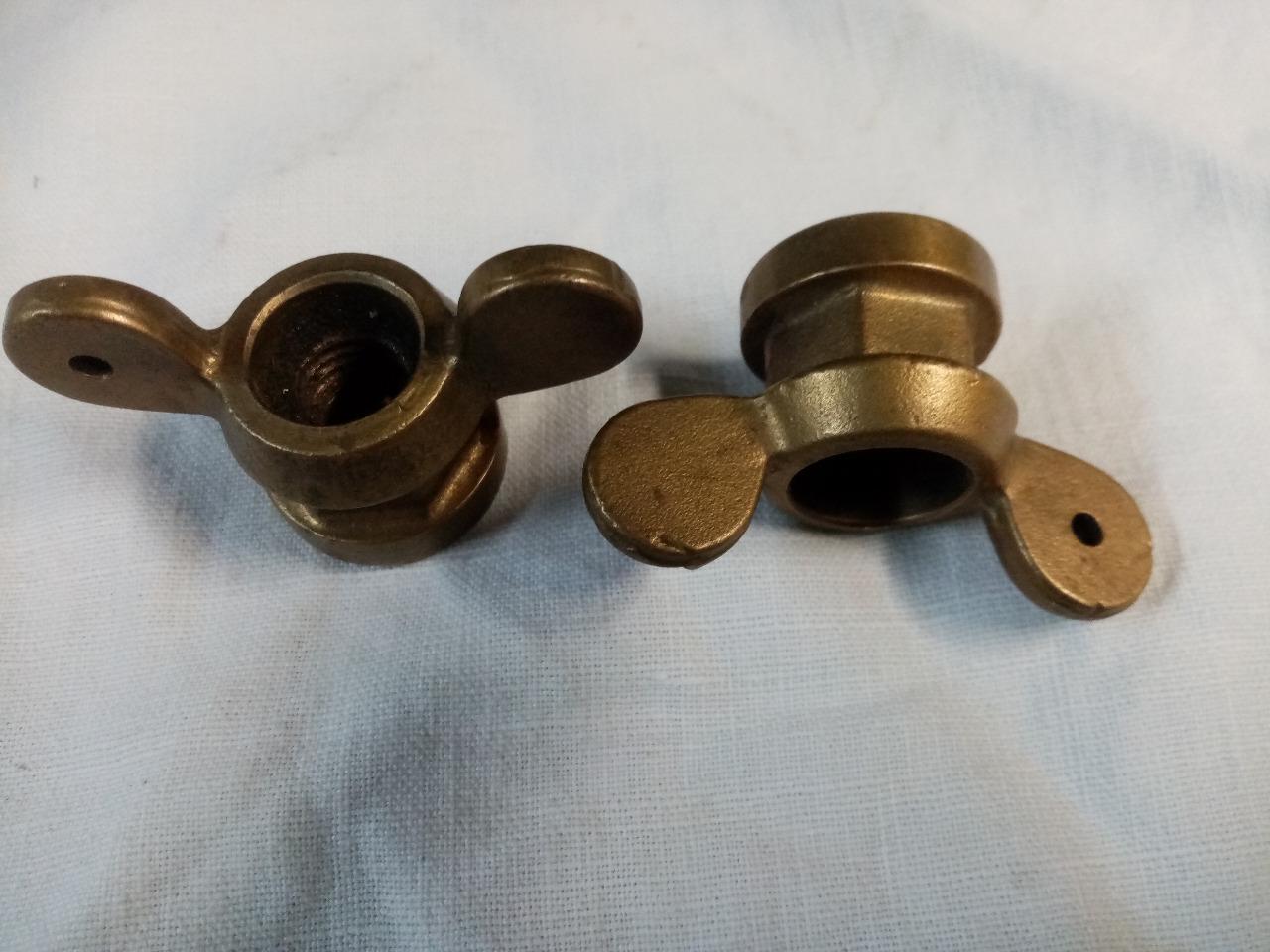 Lot gros écrous à oreilles LesAnciennes.com