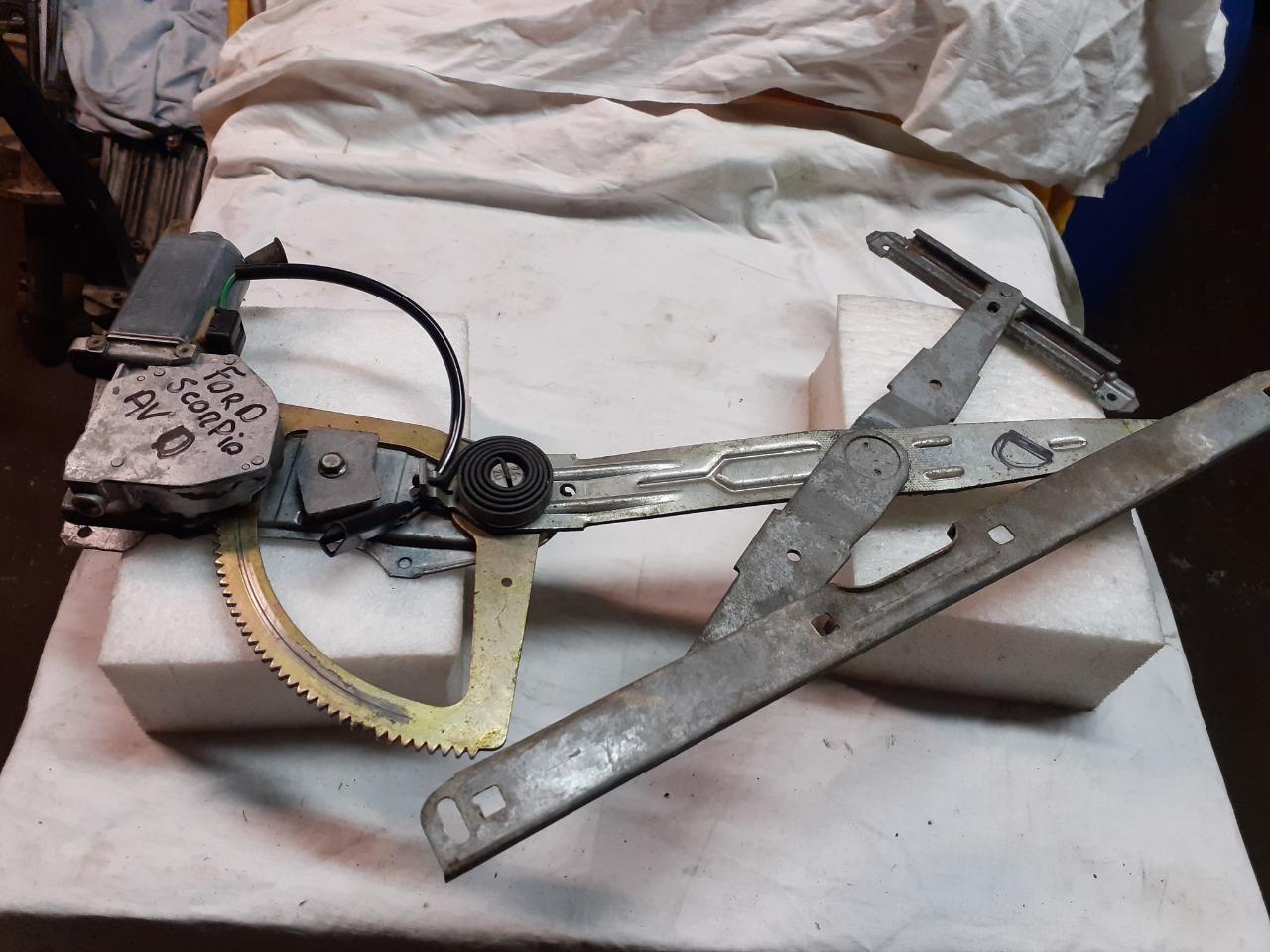 Leves-vitre electrique avant ford scorpio LesAnciennes.com