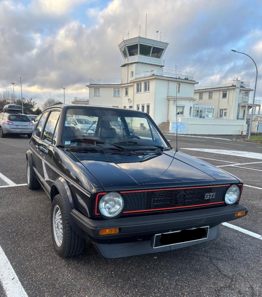 VOLKSWAGEN Golf GTI - 1983 LesAnciennes.com
