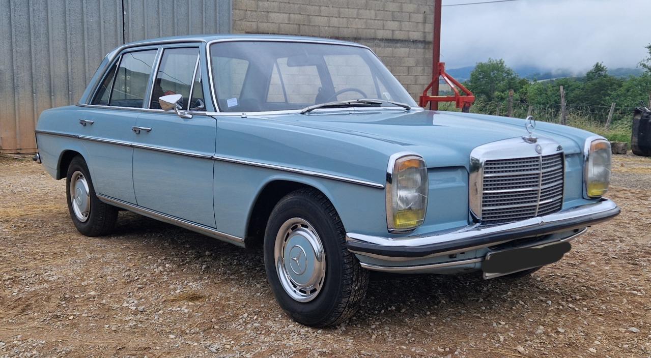 MERCEDES 220 W115 essence - 1972 LesAnciennes.com
