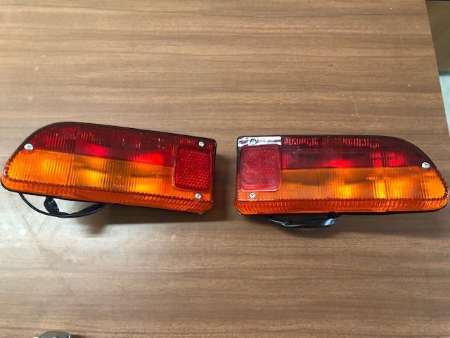 Feux arrière Lamborghini Miura P400/P400s LesAnciennes.com