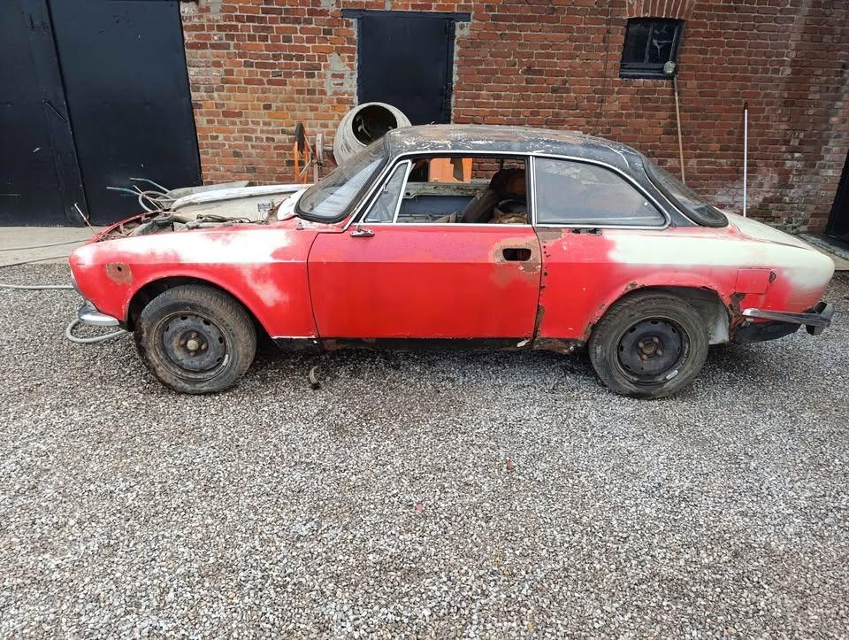 ALFA ROMEO 1300 gt junior - 1973 LesAnciennes.com