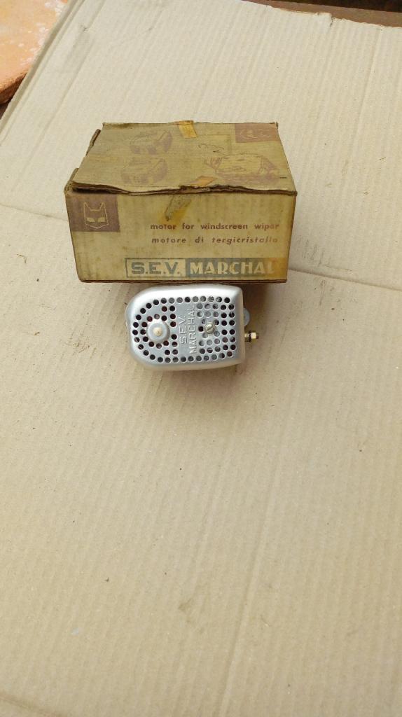 Moteur essuie glace RENAULT 4L (R4L) LesAnciennes.com