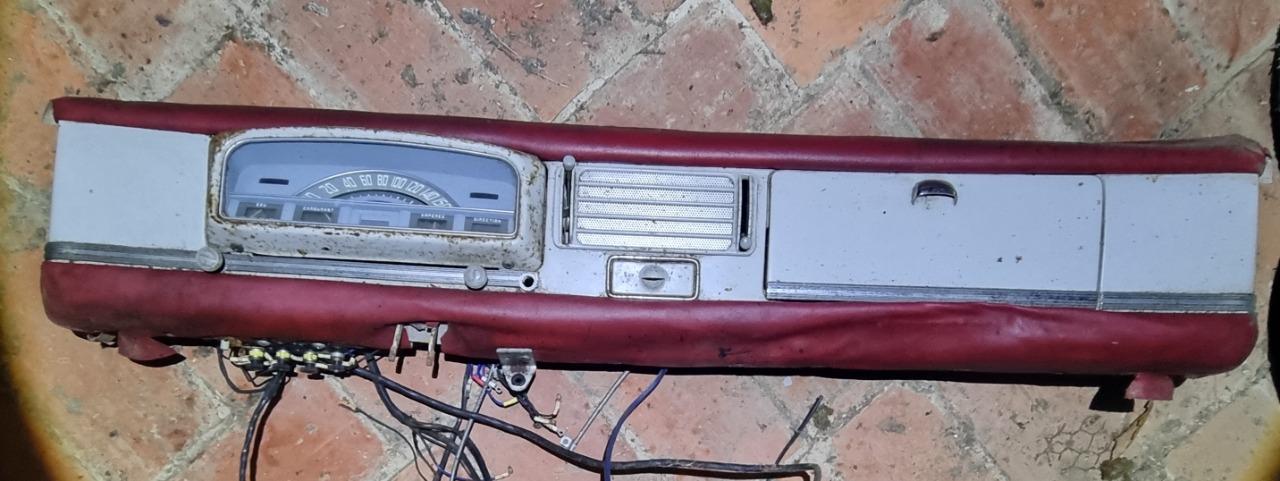 Tableau de bord PEUGEOT 403 LesAnciennes.com