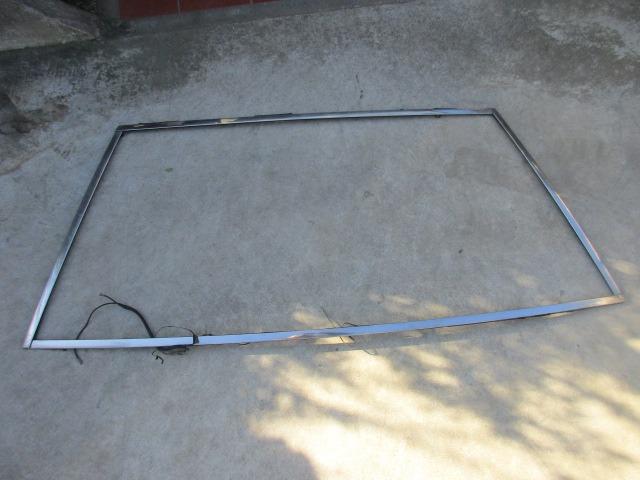 Moulure lunette arrière Maserati Quattroporte s3 LesAnciennes.com