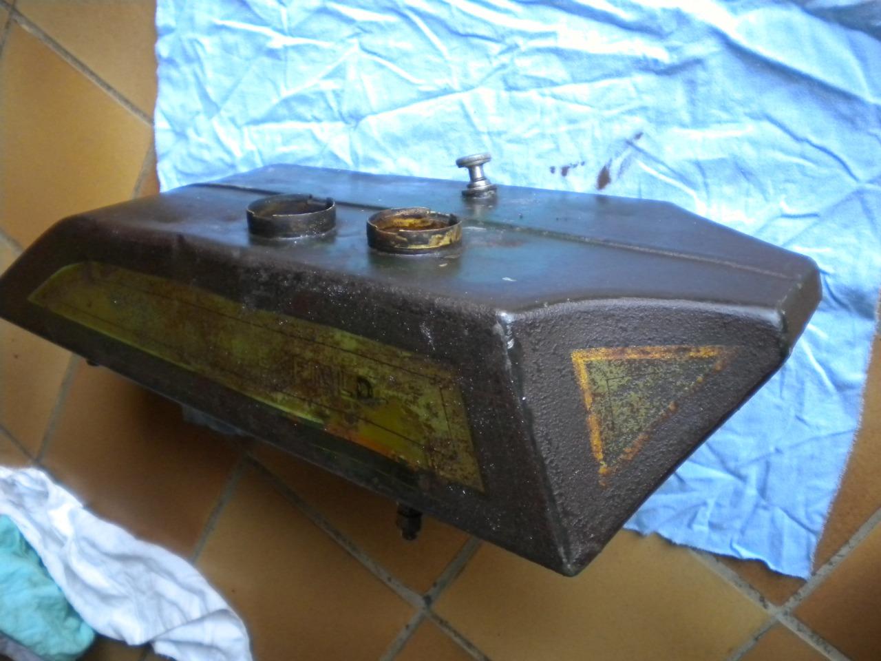 Pièces ROYAL ENFIELD réservoir essence des an 20 LesAnciennes.com