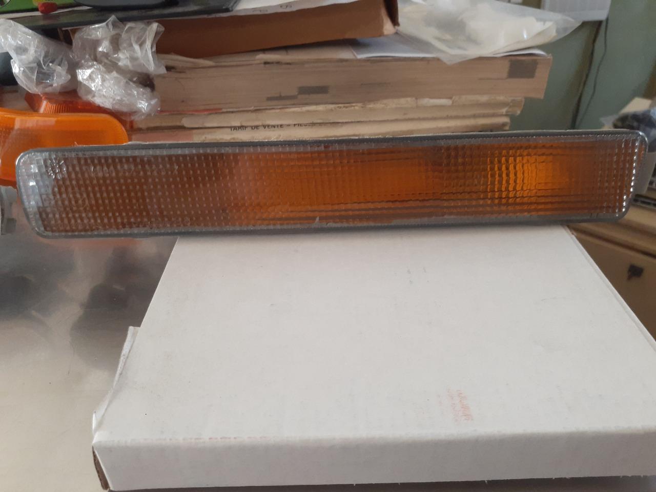 Clignotant PEUGEOT 605 LesAnciennes.com