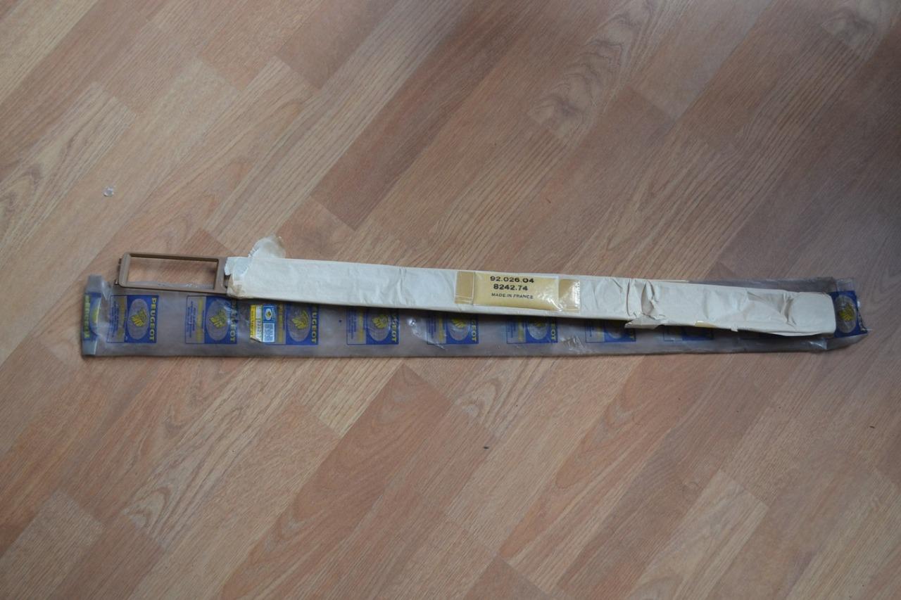 Enjoliveur tableau de bord PEUGEOT 305 LesAnciennes.com