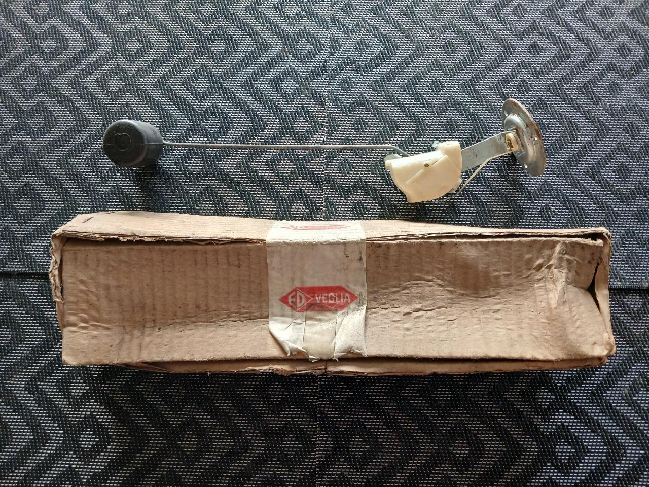 Jauge à essence PEUGEOT 504 LesAnciennes.com