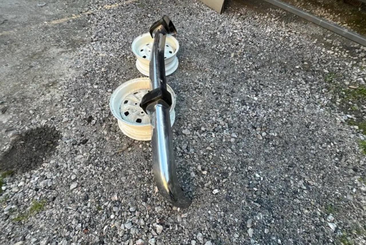 Pare choc avant Peugeot 504 LesAnciennes.com