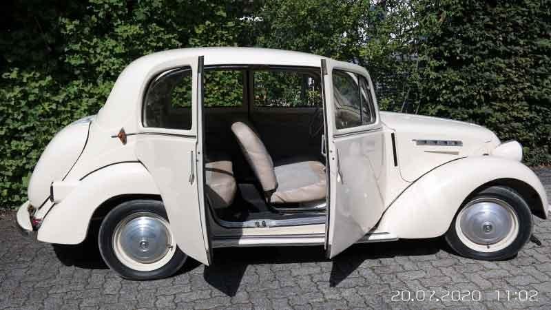 SIMCA 8 1200 - 1950 LesAnciennes.com