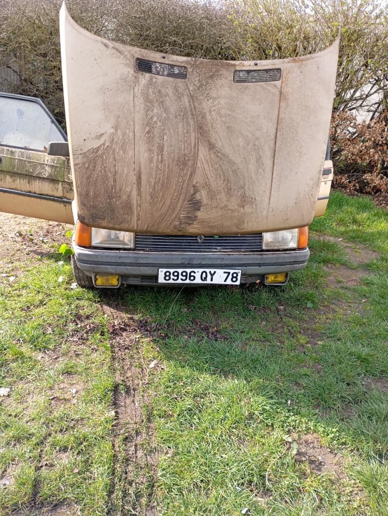 Lot de pièces RENAULT 9 (R9) Txe LesAnciennes.com