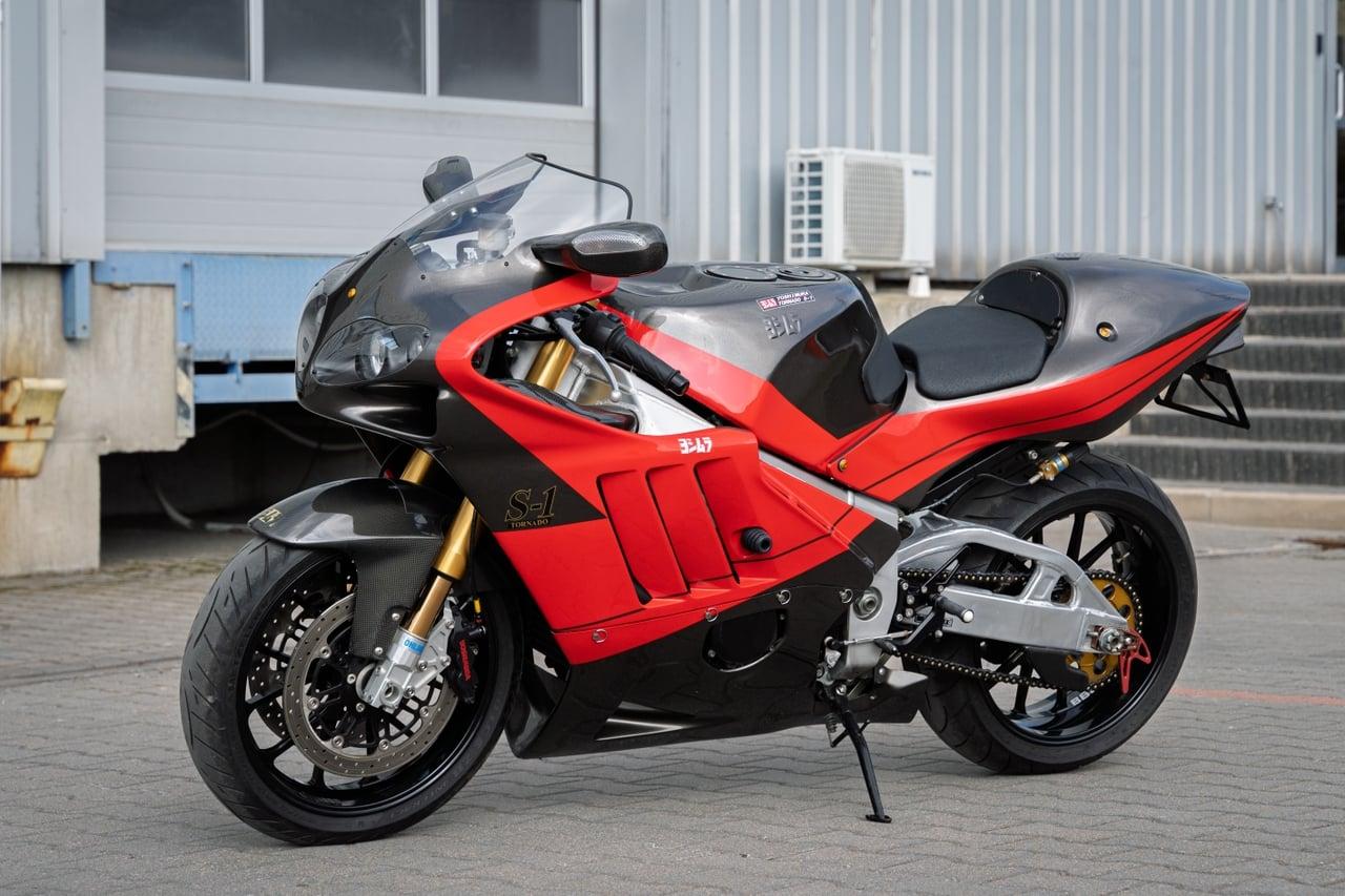2002 Yoshimura Tornado S1 No. 21/50 LesAnciennes.com
