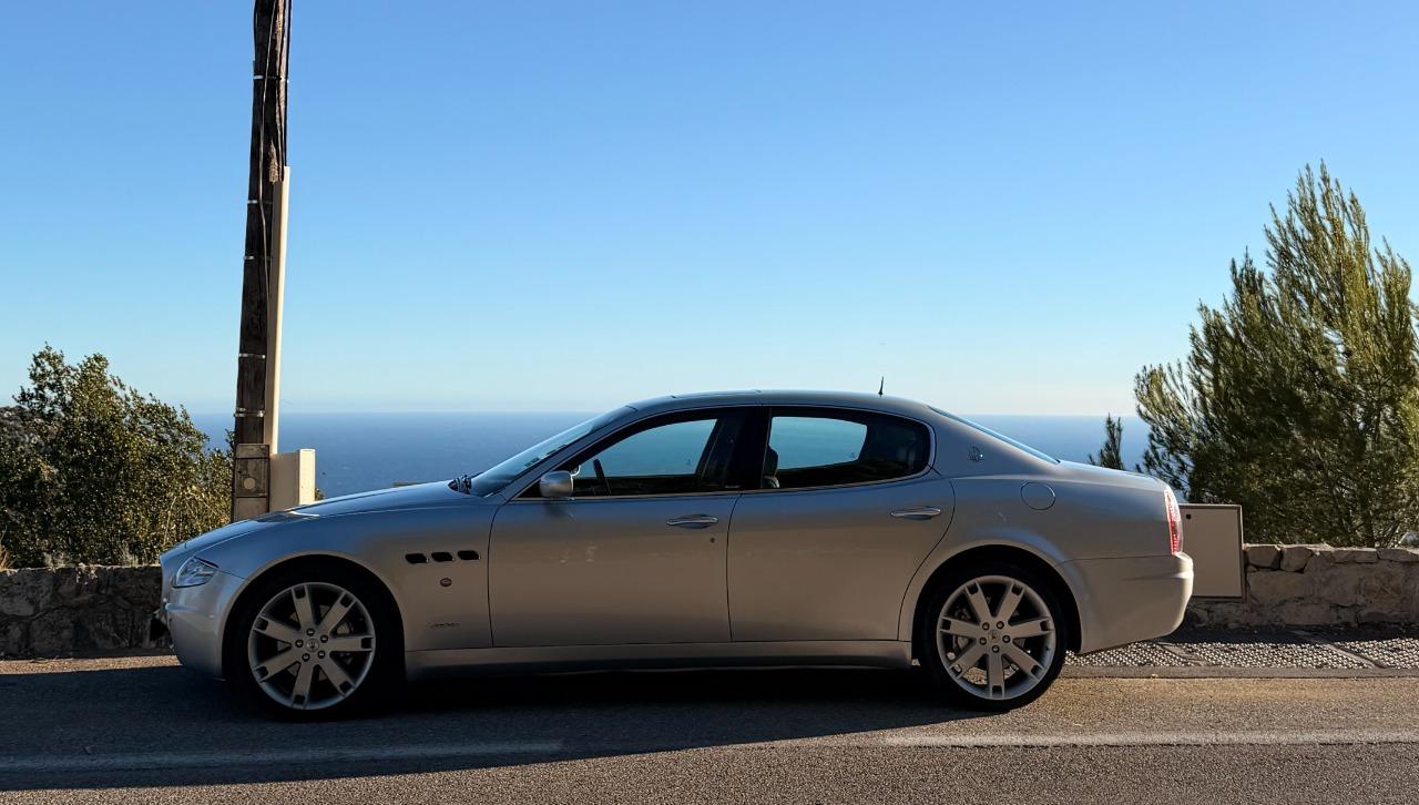 MASERATI Quattroporte V - ZF - Sport GT - 2009 LesAnciennes.com