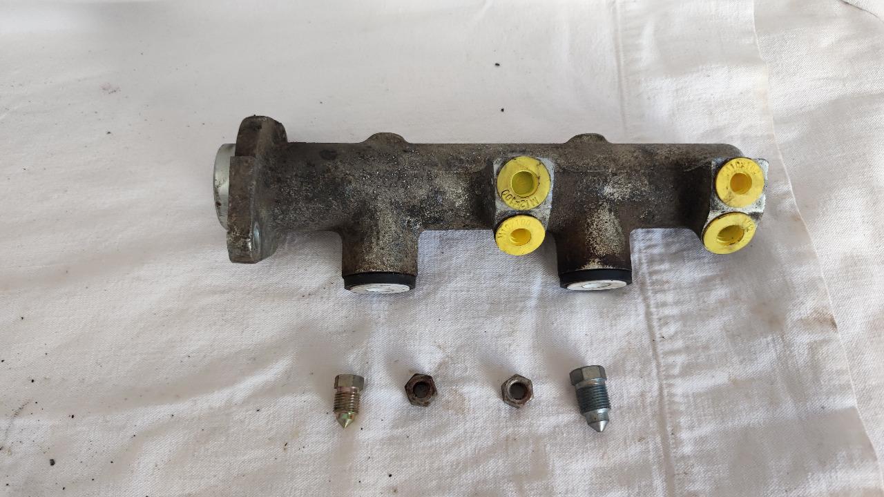 Maître cylindre de frein Alpine GTA LesAnciennes.com