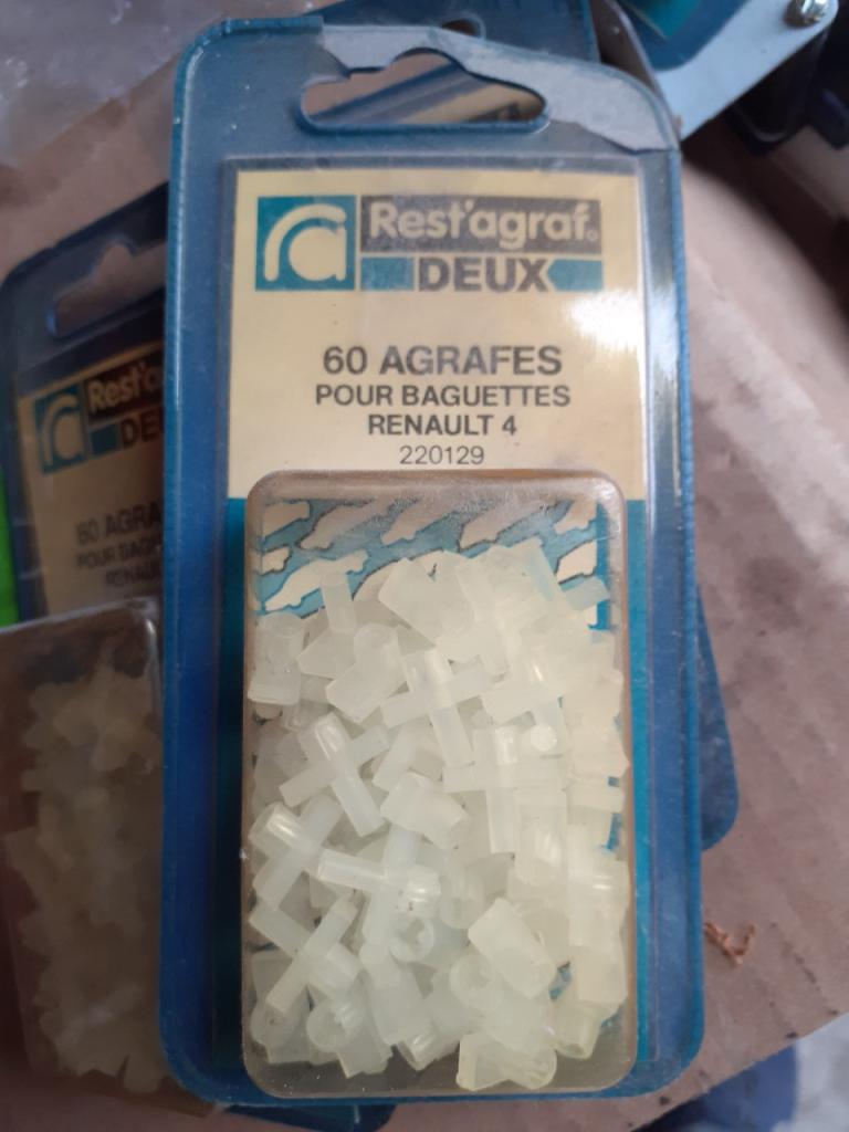 Agrafes RENAULT 4 (R4) LesAnciennes.com