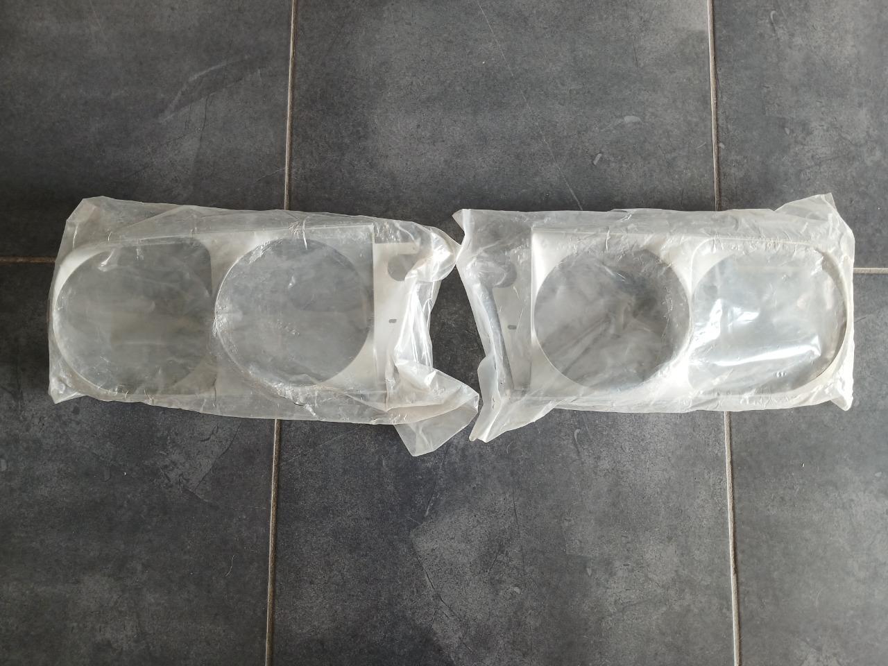 Entourages de phares RENAULT 30 (R30) LesAnciennes.com