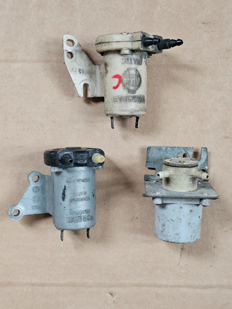 Pompe lave glace CITROEN DS LesAnciennes.com