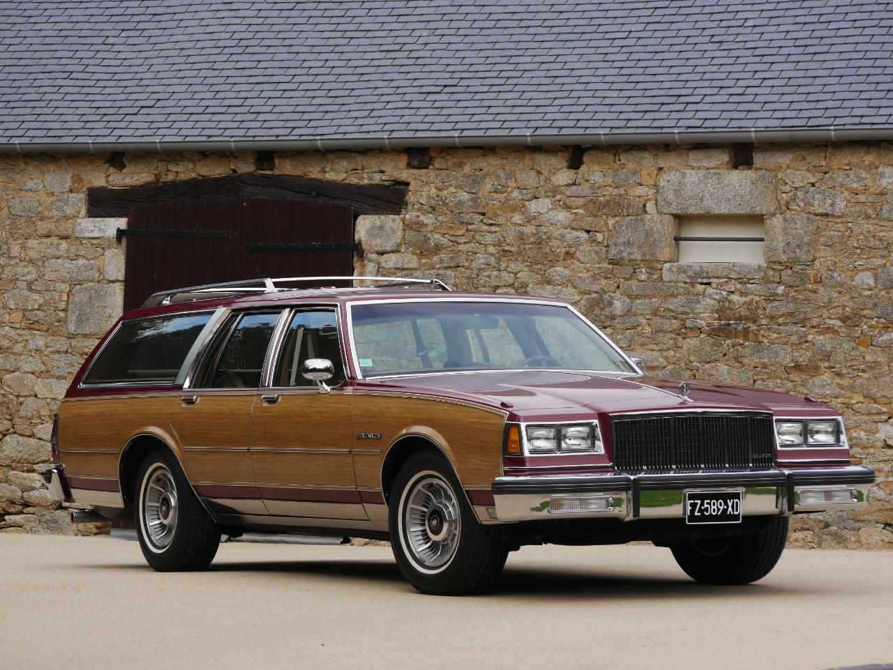 BUICK Estate Wagon - 1990 LesAnciennes.com