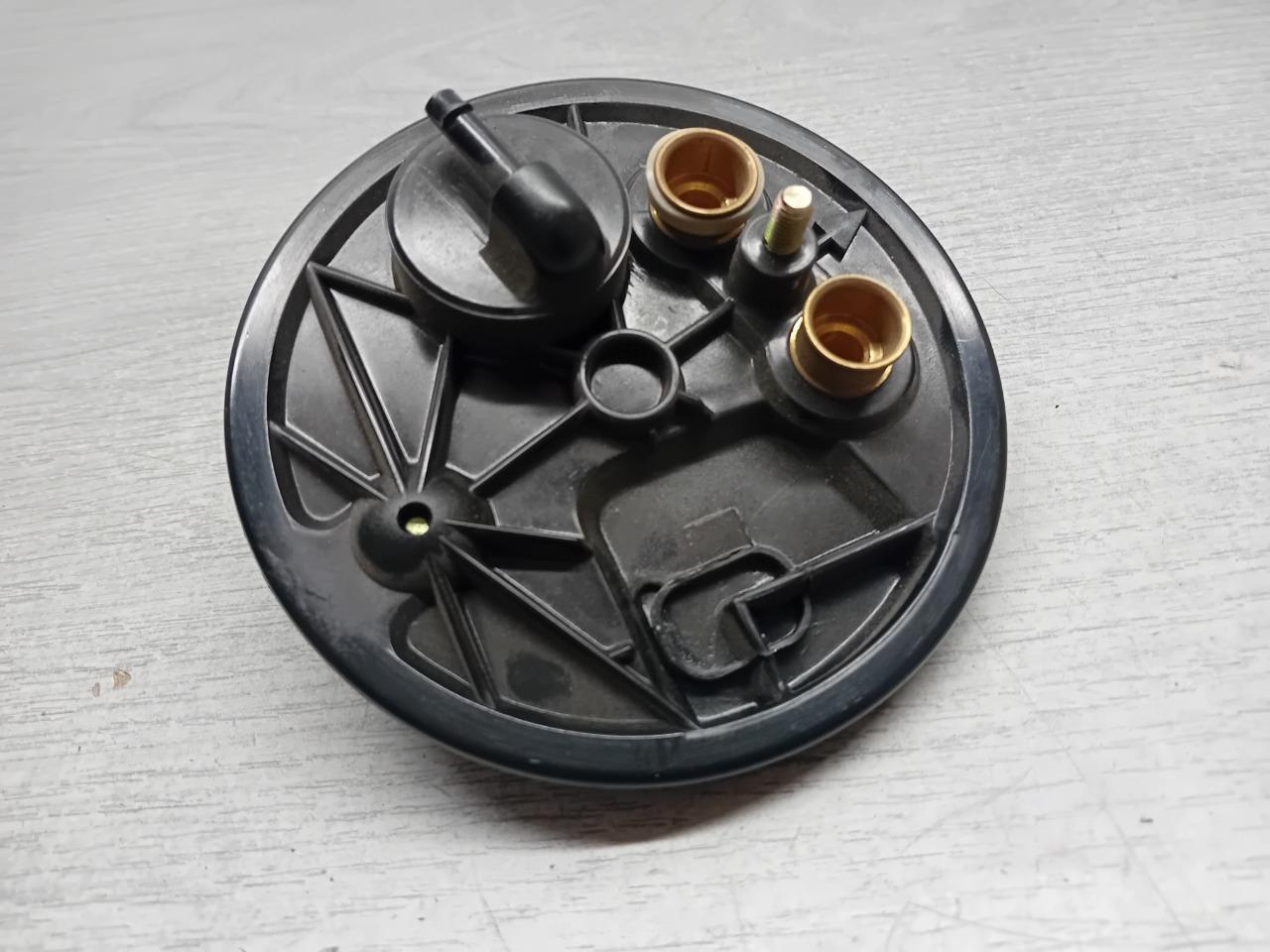 82454019 COUVERCLE RESERVOIR LANCIA THEMA LesAnciennes.com