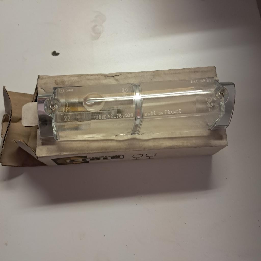 Cabochon feux avd SIMCA 1100 neuf LesAnciennes.com