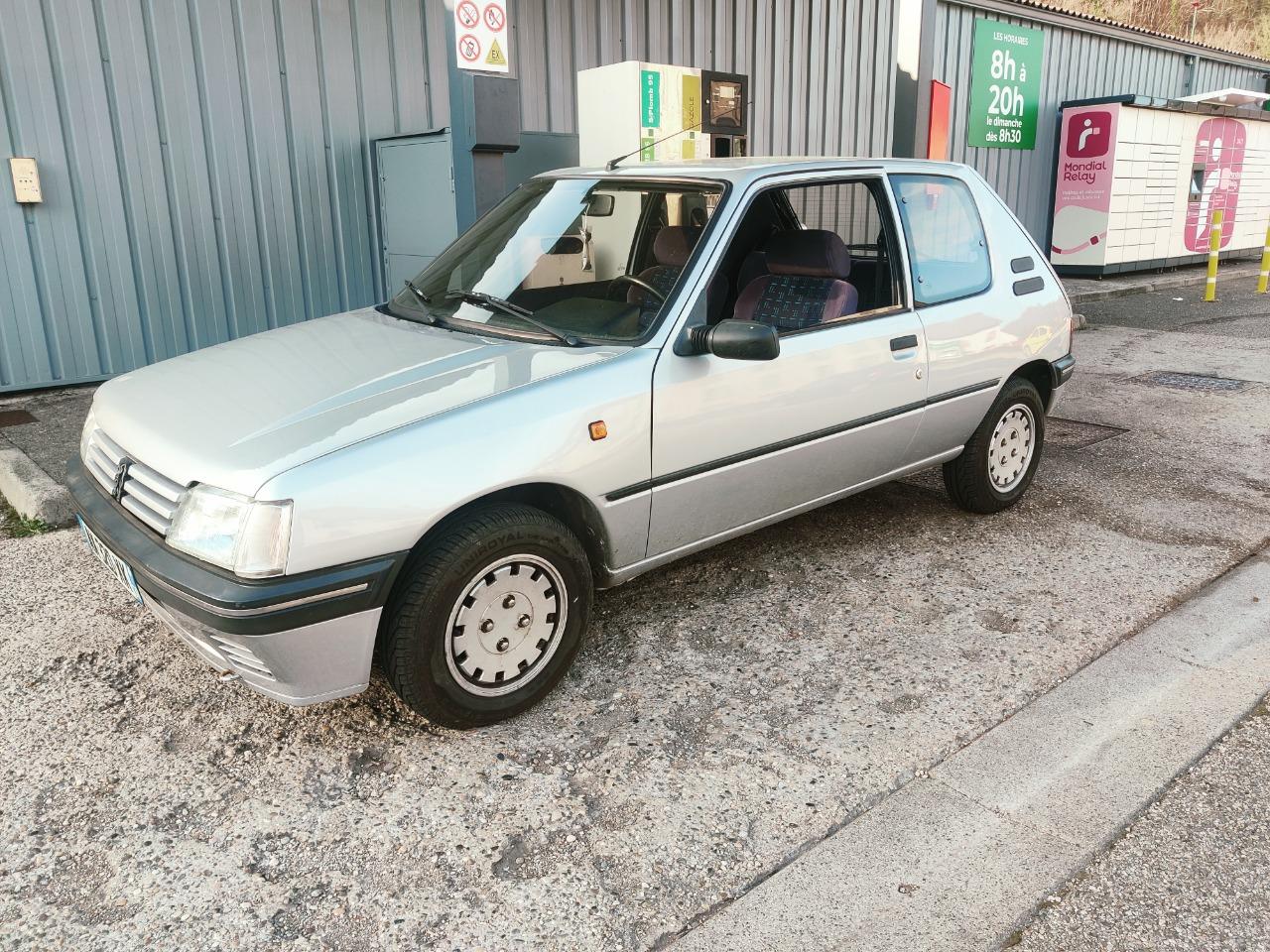 PEUGEOT 205 Sacré numéro - 1996 LesAnciennes.com