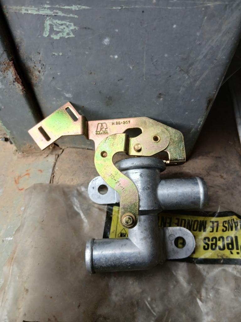 Robinet RENAULT 8 (R8) LesAnciennes.com