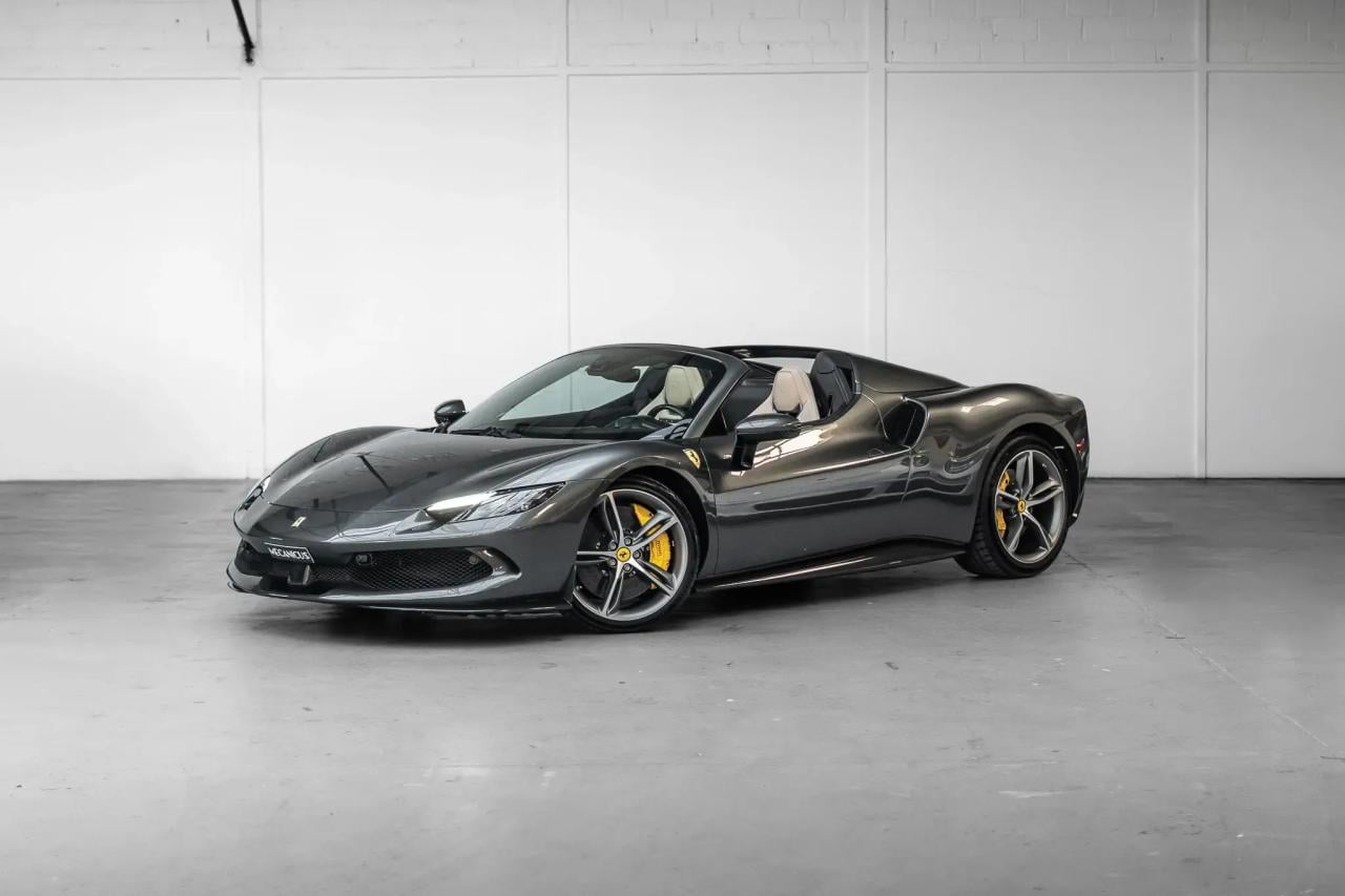 2024 Ferrari 296 GTS Neuve / Carbone LesAnciennes.com