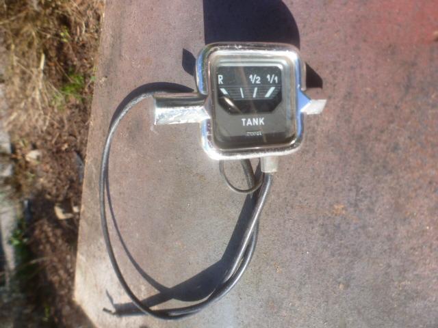 VOLKSWAGEN Coccinelle cox: jauge d essence carre LesAnciennes.com