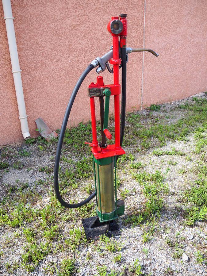 Pompe à essence à crémaillère des années 1920 LesAnciennes.com