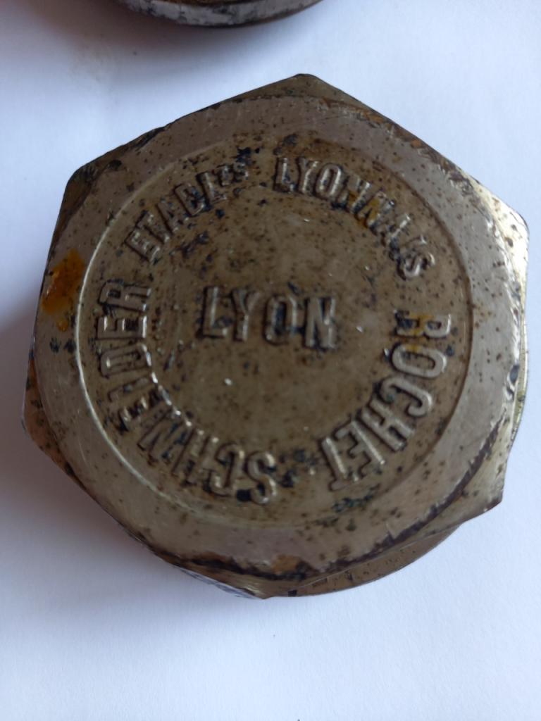 CACHE MOYEUX LesAnciennes.com