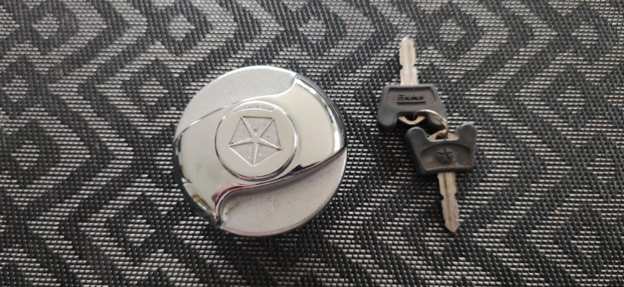 Bouchon d'essence SIMCA 1100 LesAnciennes.com