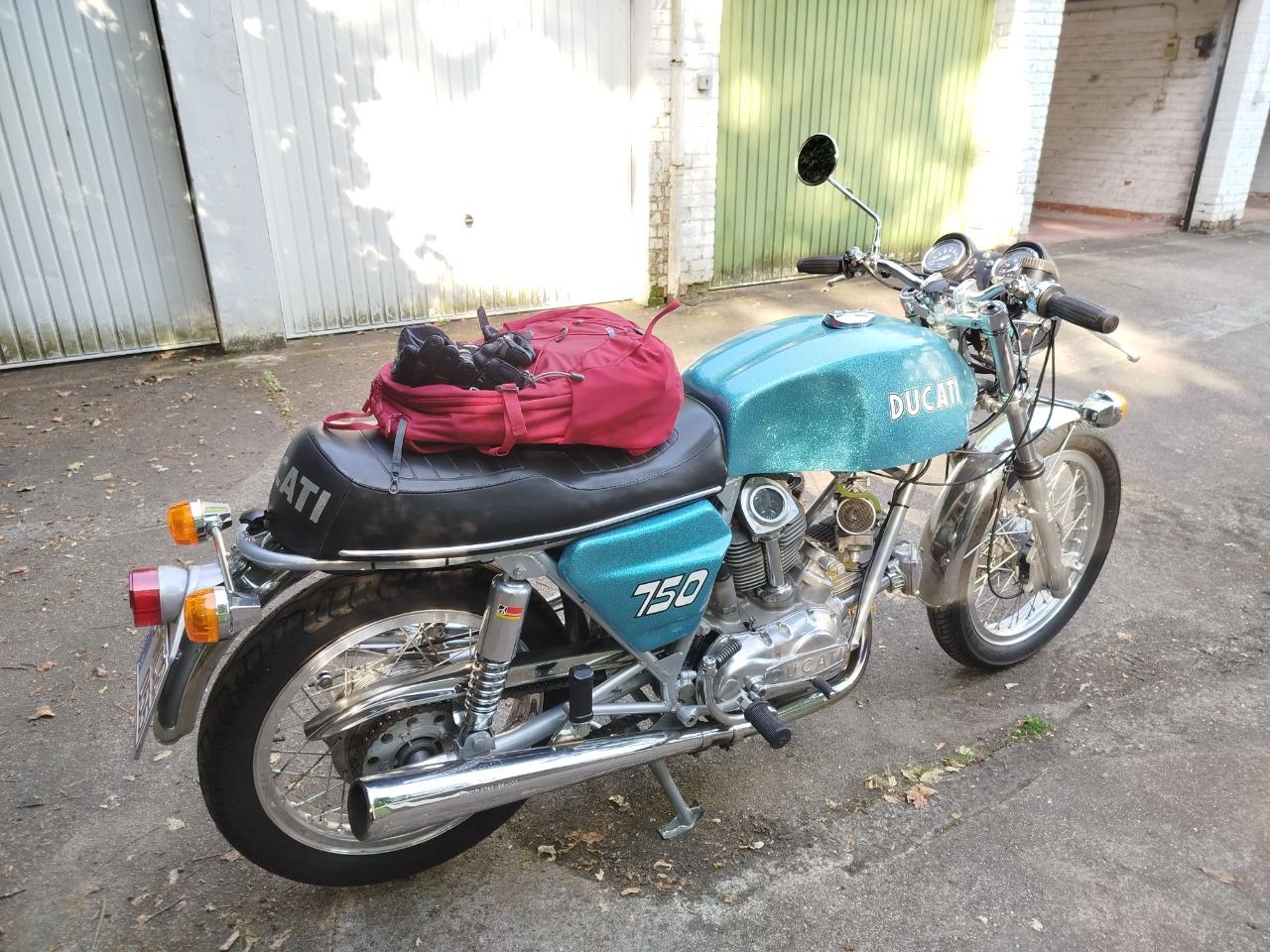 DUCATI 750 GT Sandcast - 1971 LesAnciennes.com