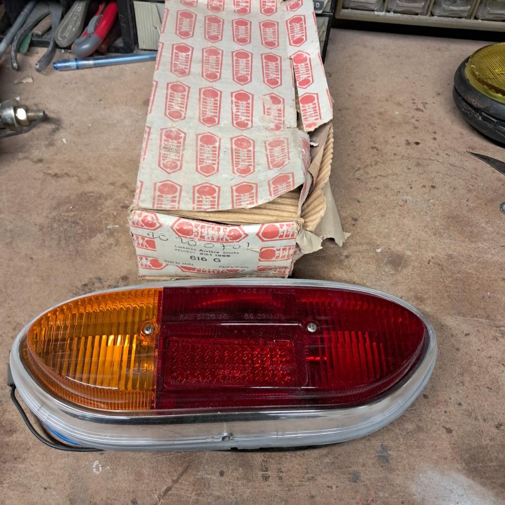 Feux arg seima 616 PEUGEOT 204 neuf LesAnciennes.com