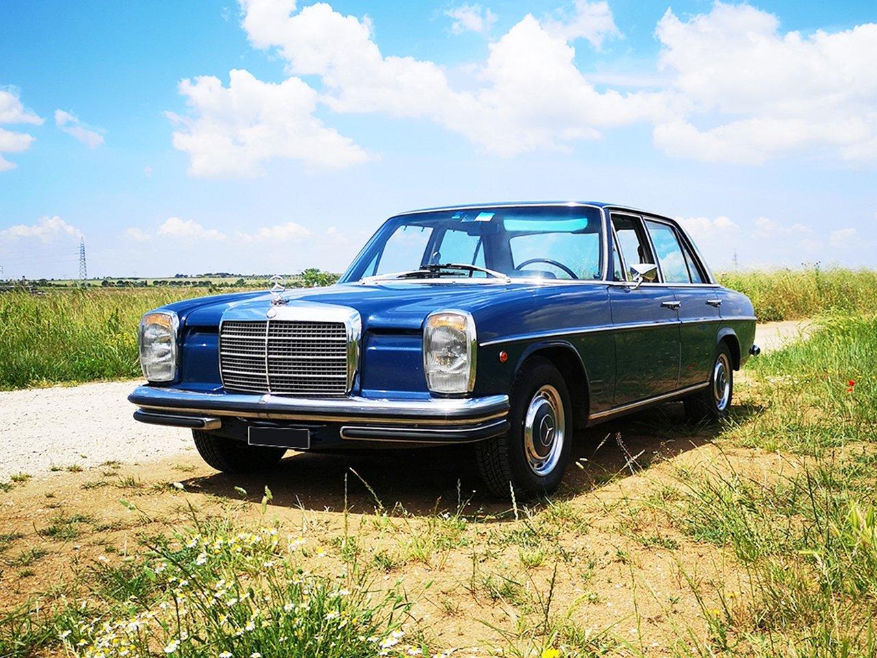 1970 Mercedes-Benz 250/8 W114 LesAnciennes.com