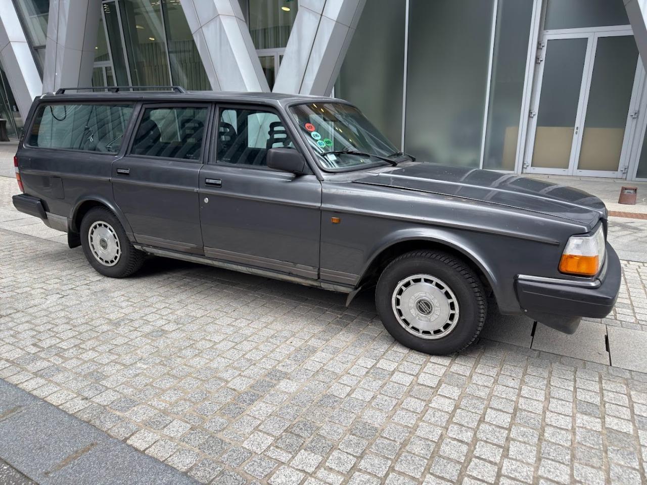 VOLVO 240 polar - 1990 LesAnciennes.com