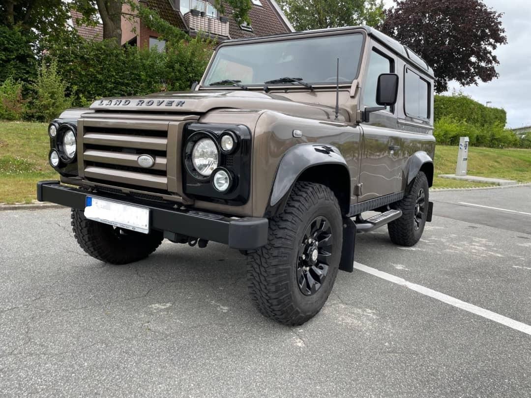 LAND ROVER Defender Hard Top LesAnciennes.com