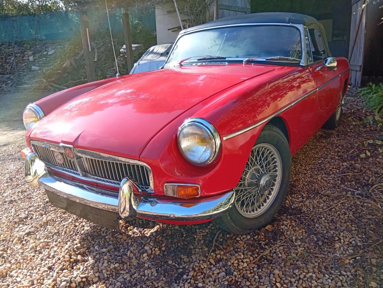 MG MGB Cabriolet MK1 - 1965 LesAnciennes.com