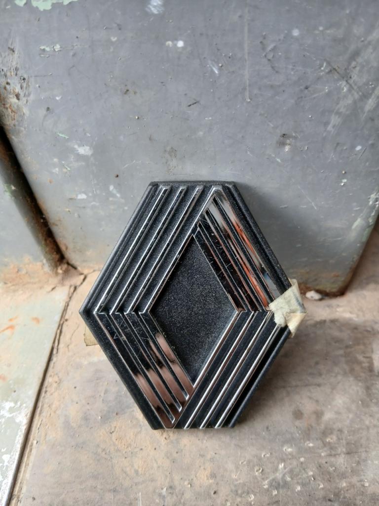 Logo RENAULT 21 (R21) LesAnciennes.com