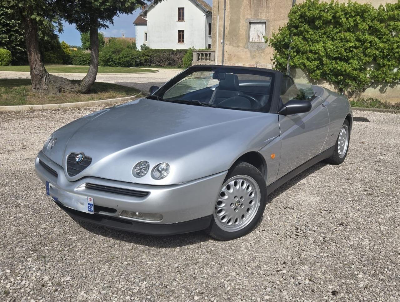 ALFA ROMEO Spider 916 - 1996 LesAnciennes.com