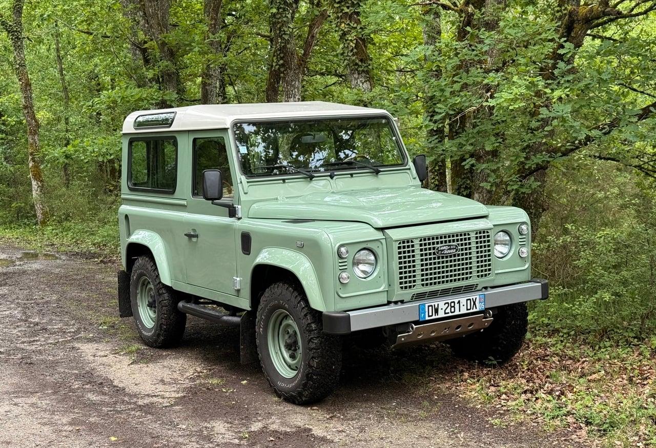 2015 Land Rover Defender 90 LesAnciennes.com