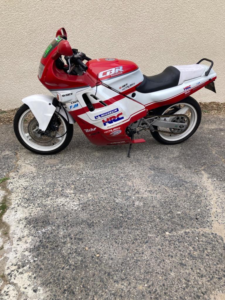 HONDA CBR 600 F - 1989 LesAnciennes.com